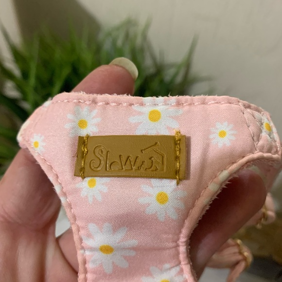 SLANE Pink and White Dog Harness with Floral Design - Picture 2 of 4